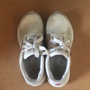 Edge Lux Unce running shoes